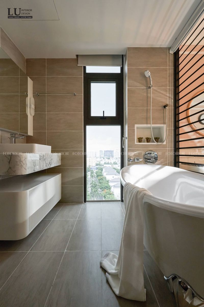 Phòng tắm với đầy đủ các trang bị sang trọng và hiện đại