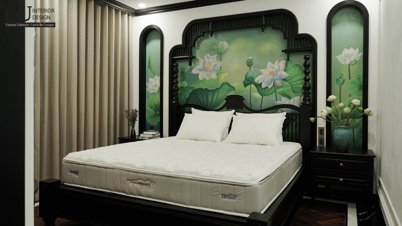 Hình ảnh thực tế của thiết kế nội thất phòng ngủ Indochine sang trọng với đầu giường hoa sen